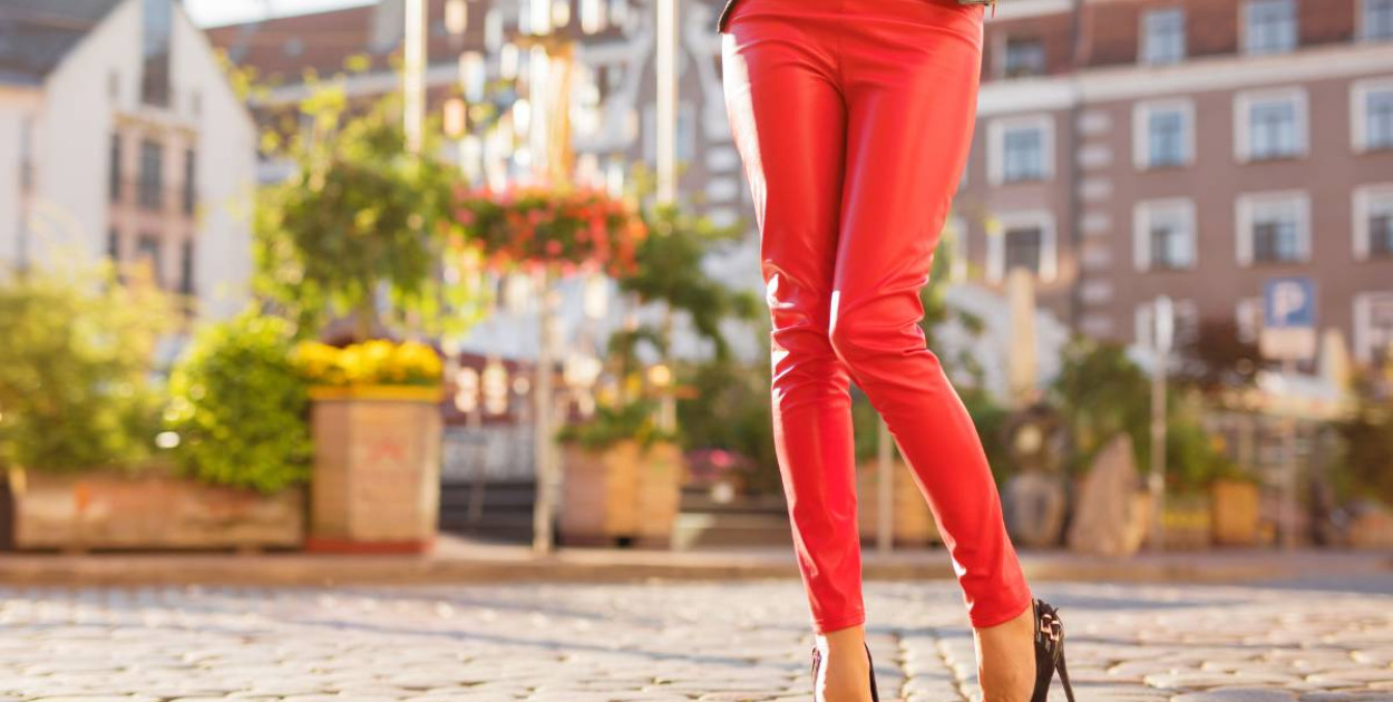 Jakie buty pasują do spodni woskowanych damskich?