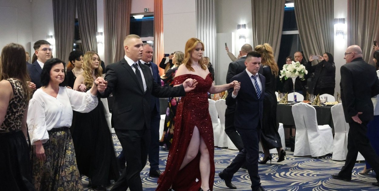 Ostatnia prosta przed maturą. Studniówka CKZiU (Wojciech Obremski lca.pl)