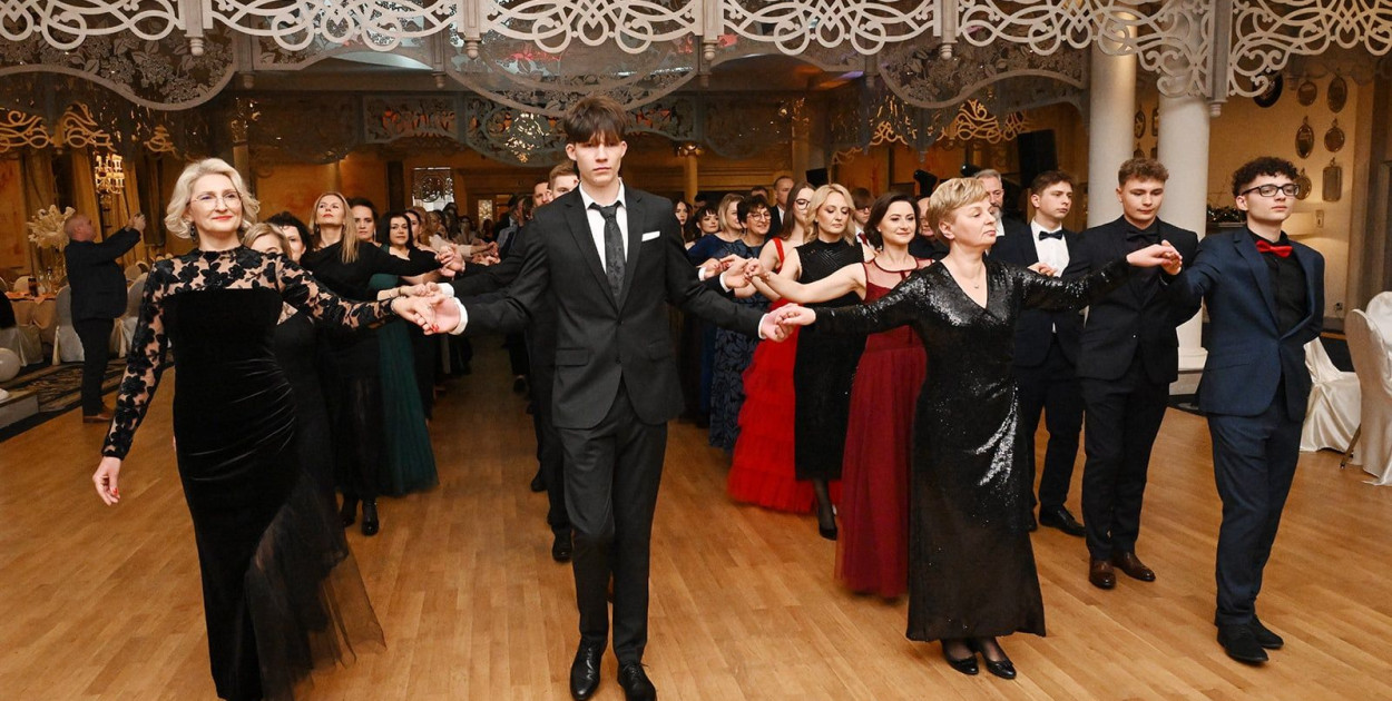  Studniówka maturzystów Zespołu Szkół Ekonomicznych (Piotr Florek lca.pl)