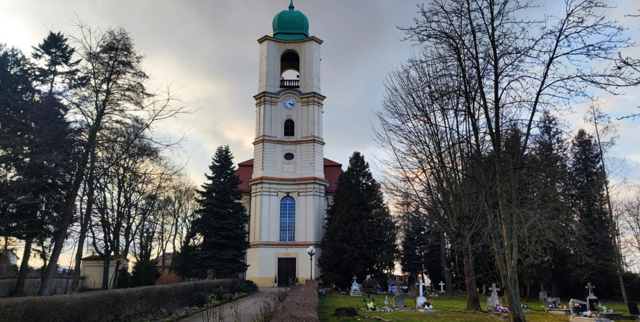 Perełka klasycyzmu w sercu Dolnego Śląska – Kościół w Zagrodnie zaprasza!