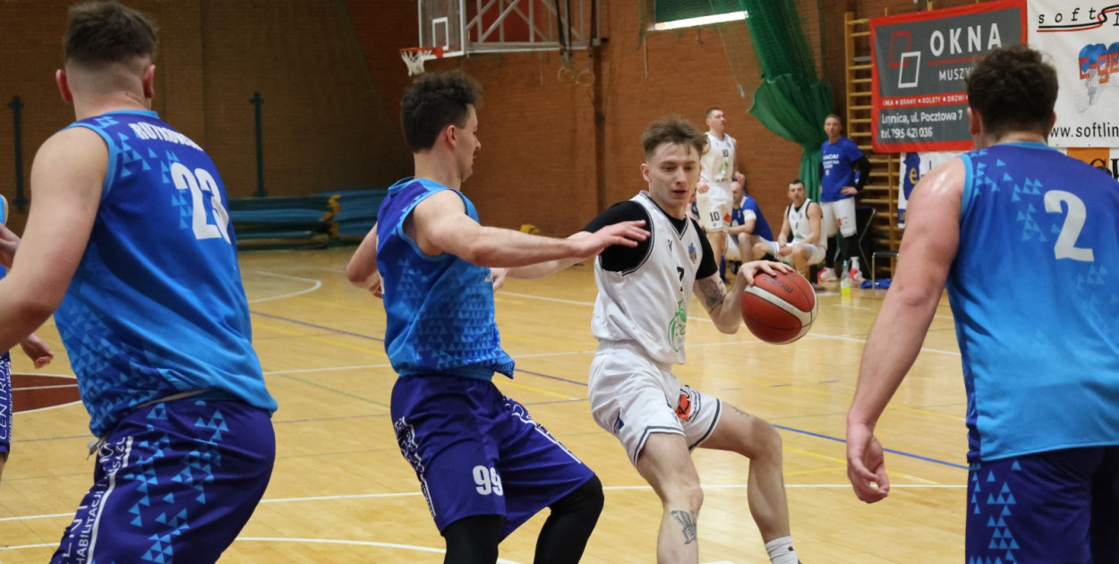 KS Basket Legnica -  MKS Sokół Basket Żary (Wojciech Obremski)