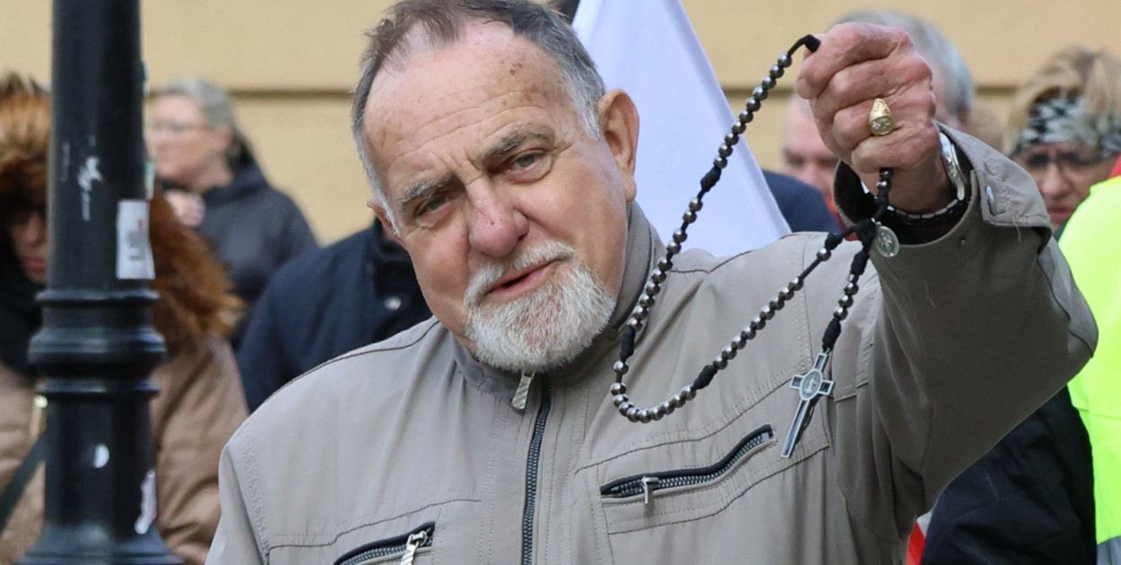 Różaniec za Ojczyznę  (Wojciech Obremski)