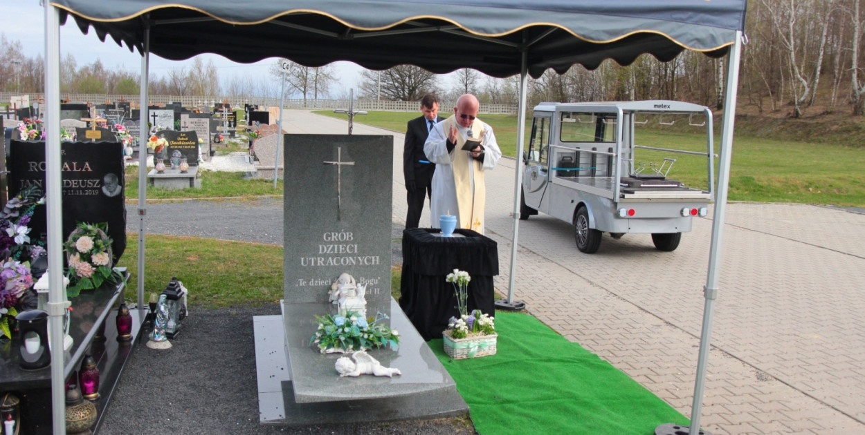 Pochówek martwo urodzonych dzieci w Legnicy – po raz pierwszy z Mszą Świętą