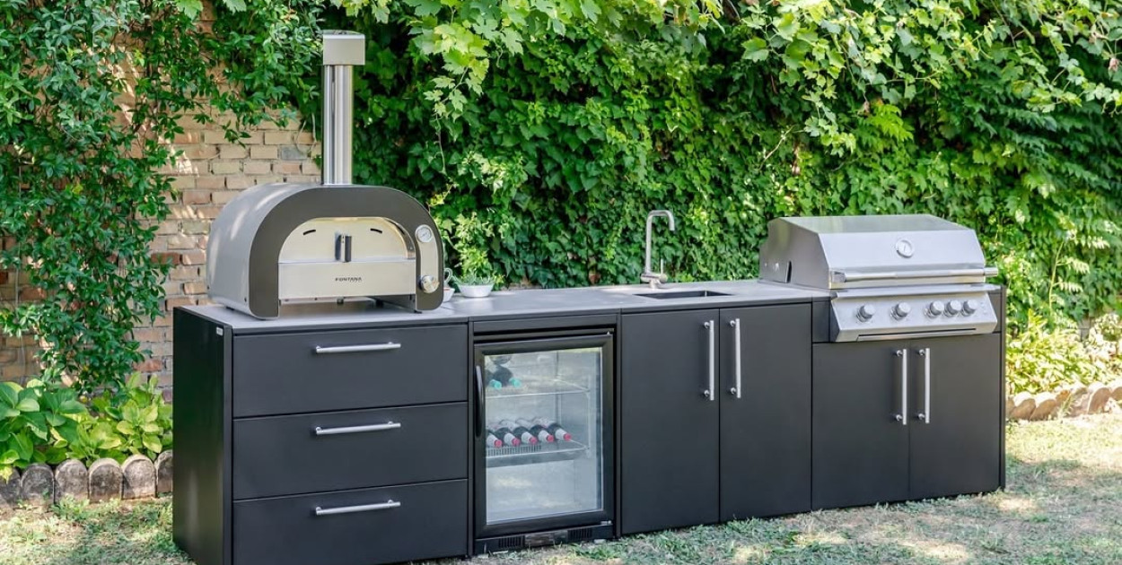 Wyposażenie gastronomii – kuchnie ogrodowe zewnętrzne i meble ogrodowe