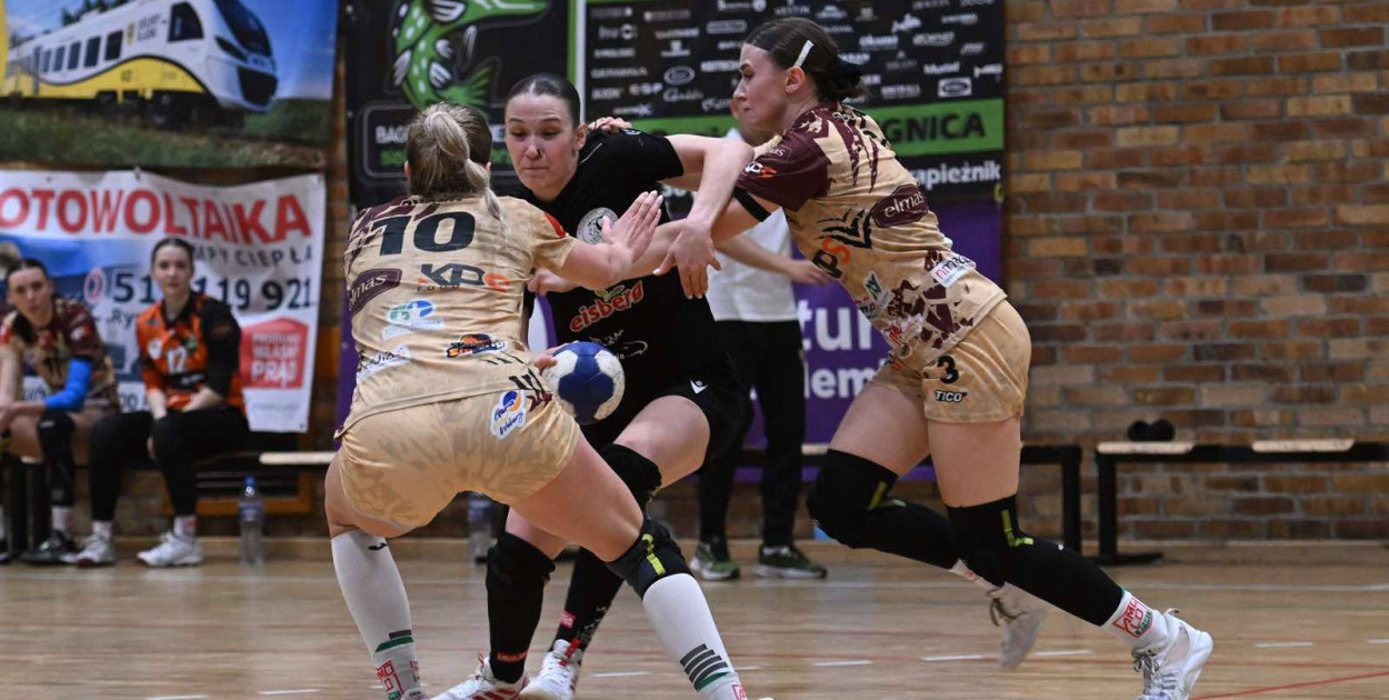 EISBERG Dziewiątka Legnica – ELMAS-KPS APR Radom (PF)
