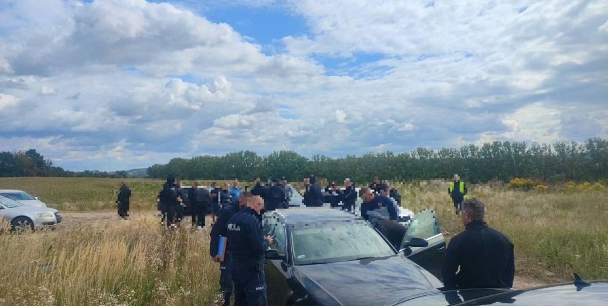 Policja rozbiła „ustawkę” pseudokibiców (źródło: Policja Dolnośląska)