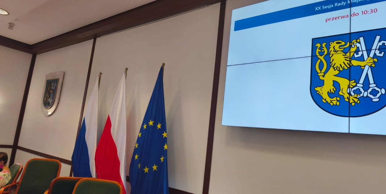 Sala obrad bez krzyża (WO)