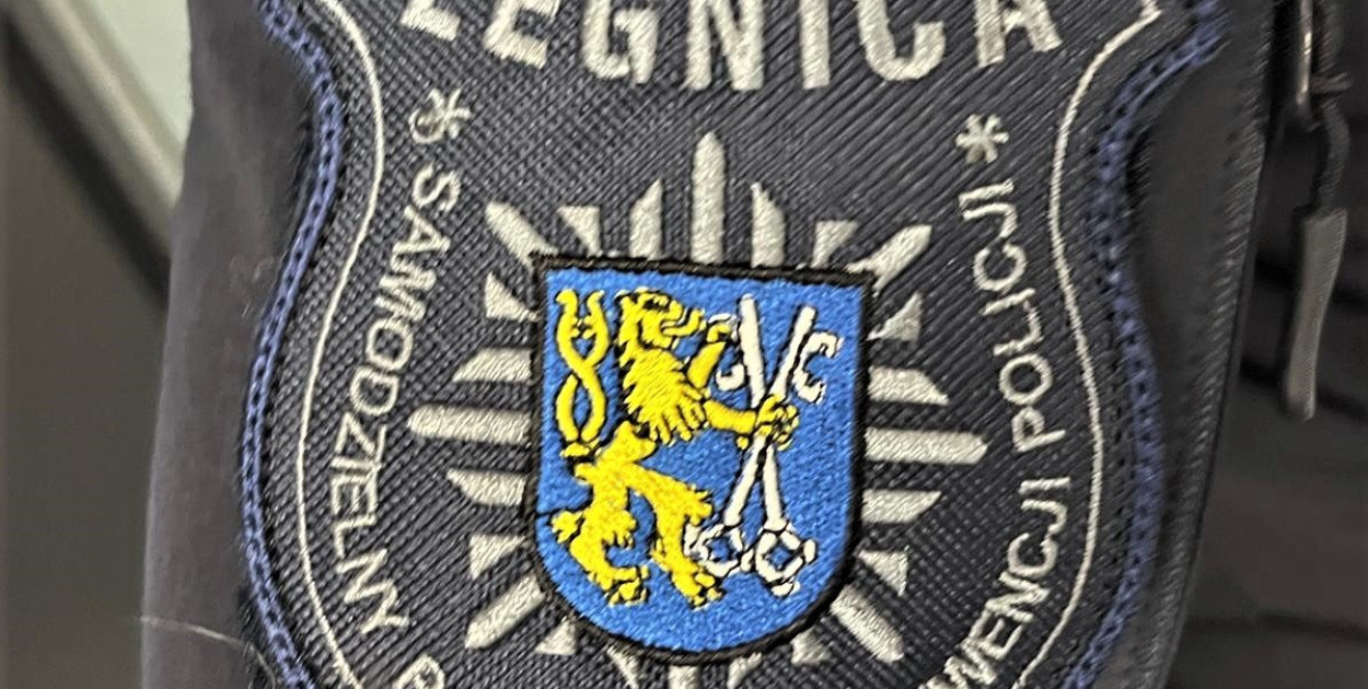 Pijany kierowca zatrzymany przez policjanta SPPP po służbie (źródło: KMP w Legnicy)