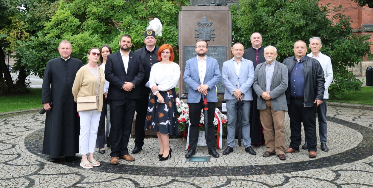 Solidarność i duchowni uczcili Jana Pawła II  (Wojciech Obremski)