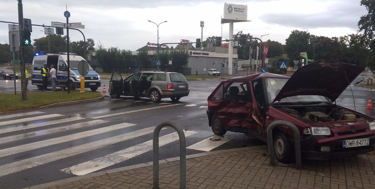 Zderzenie volkswagena ze skodą (Wojciech Obremski lca.pl)