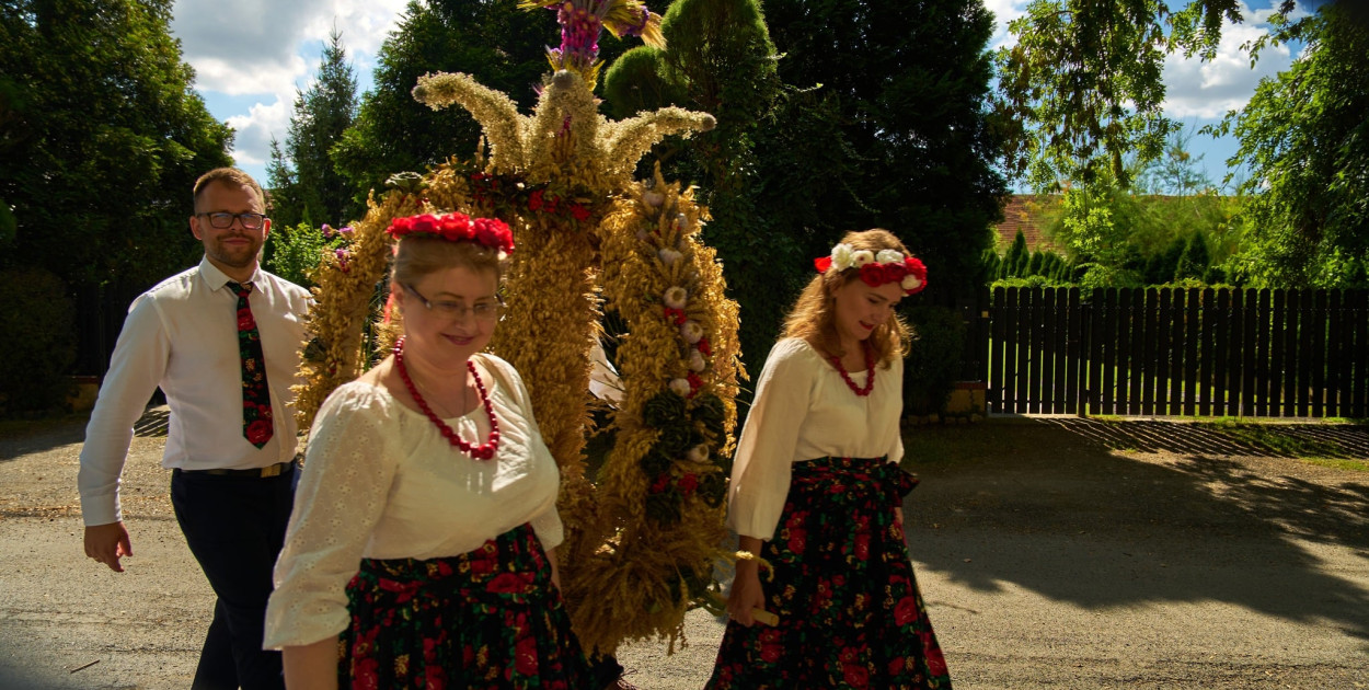 Mieszkańcy Koskowic świętowali dożynki ( fot: Andrzej Madej)