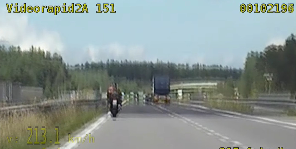 Pędził ponad 210 km/h autostradą A4 (źródło: Policja Dolnośląska)