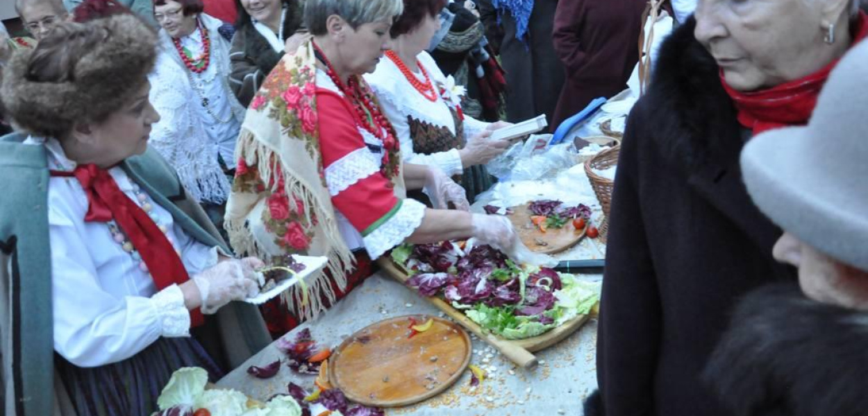 Smakują pieczonej gęsi i przepowiadają przyszłość