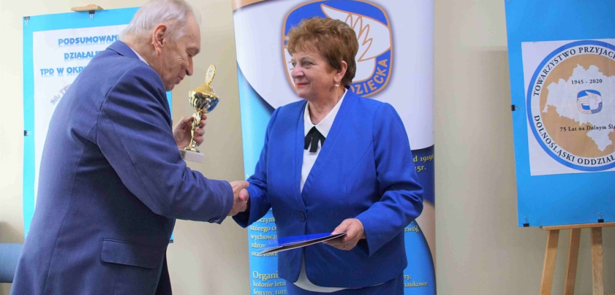 Przedstawiciele starostwa uhonorowani przez TPD