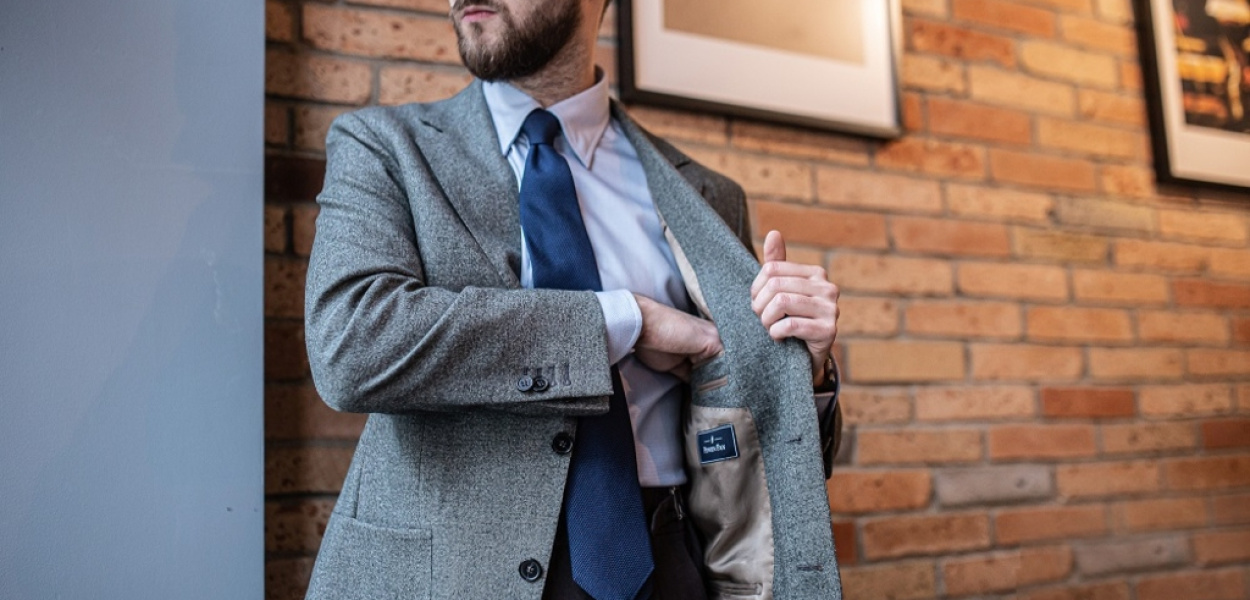 Elegancka moda męska na wiosnę - podpowiadamy, co może się przydać!