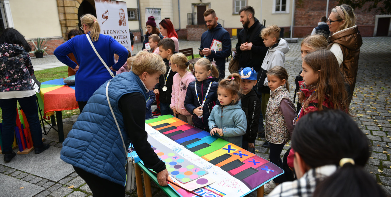 Rodzinne atrakcje na zamku przed otwarciem Centrum Witelona (Piotr Florek lca.pl)