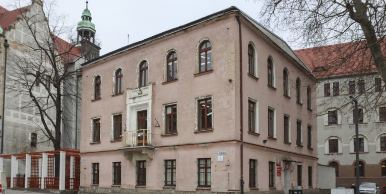 "Mały budenek" Urzędu Miasta (UM Legnica)