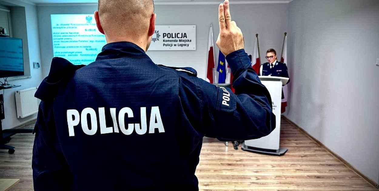 Nowy policjant zasilił szeregi legnickiego garnizonu (źródło: KMP Legnica