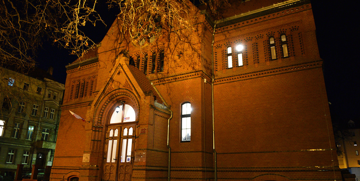 Legnicka Biblioteka Publiczna (Piotr Florek lca.pl)