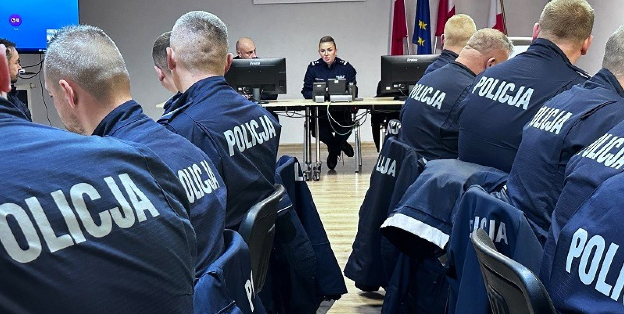 Przyszli aspiranci policji szkolą się w Legnicy (źróło: KMP Legnica)