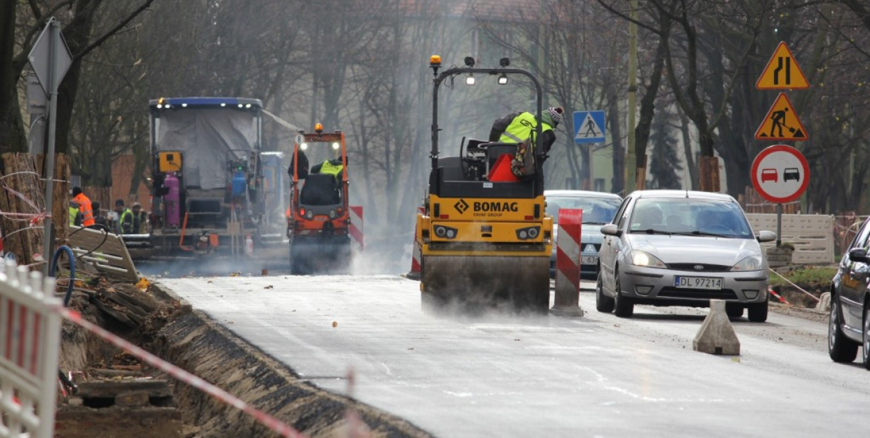 Remont al. Rzeczypospolitej zbliża się do końca (źródło: UM Legnica)