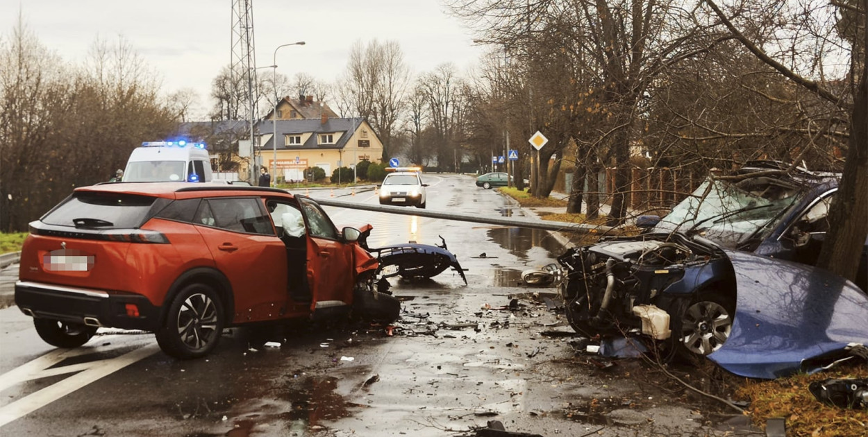 Wypadek na Zamiejskiej. Pijany kierowca próbował uciec, dwie osoby ranne (Wojciech Obremski lca.pl)