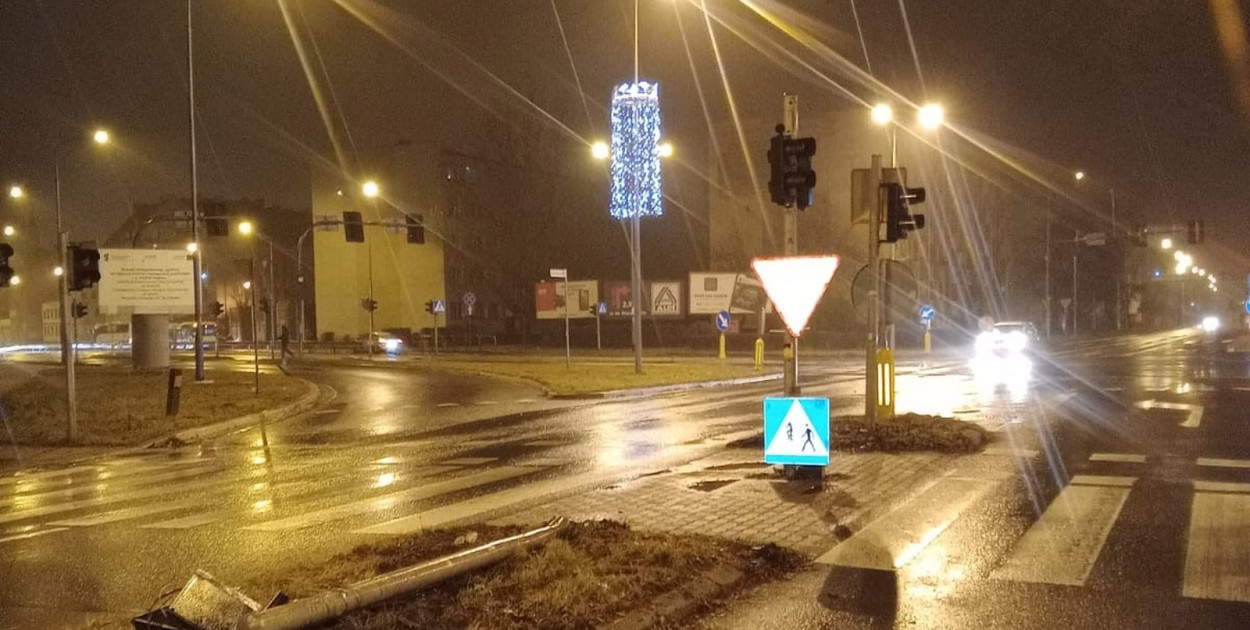 Pijany kierowca wjechał w sygnalizator świetlny  (kontakt@lca.pl