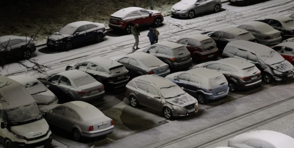 Mamy pierwszy śnieg w Legnicy (Wojciech Obremski lca.pl)