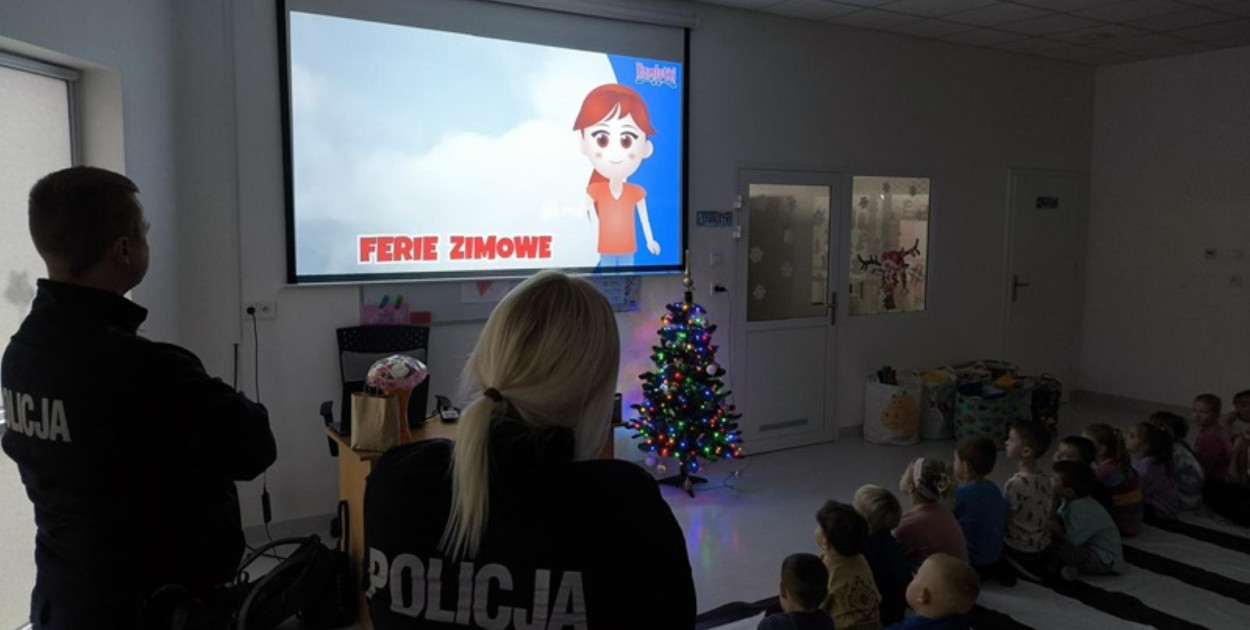 Ferie na horyzoncie. Policjanci edukują dzieci (źróło: KMP Legnica)