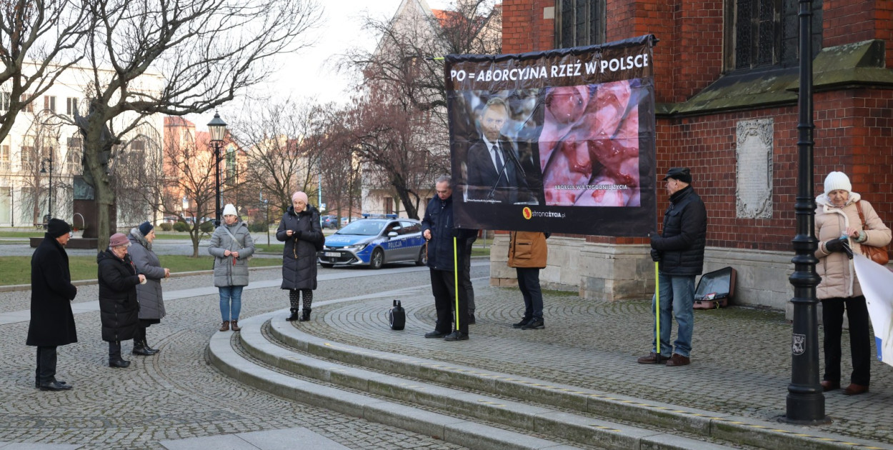 Pikieta antyaborcyjna na legnickim rynku (Wojciech Obremski)