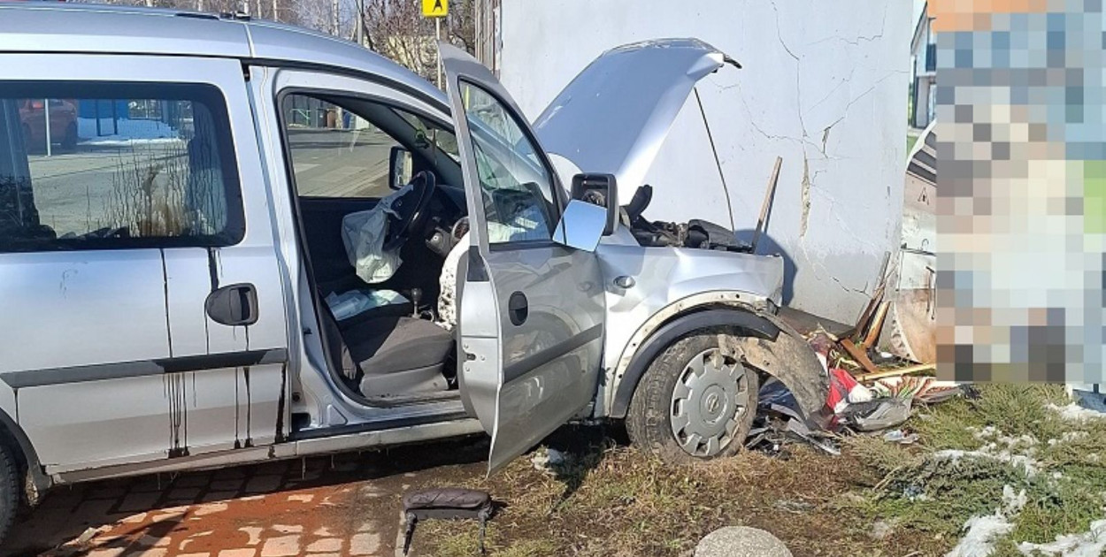 Pijany kierowca z dwoma zakazami zatrzymany po wypadku (źródło: KMP Legnica)