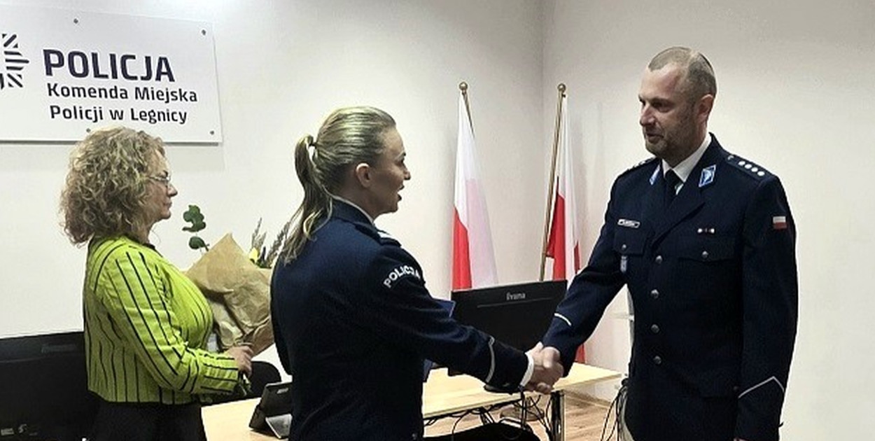 Nadkomisarz Mateusz Idkowiak oficjalnie zastępcą komendanta policji w Legnicy (źródło: KMP Legnica)