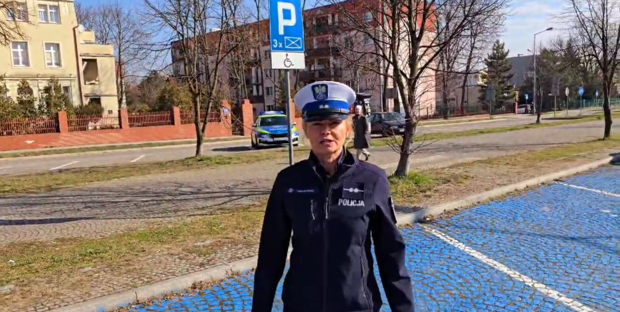 Koperta to nie VIP parking. Policja przypomniała o tym siedmiu kierowcom (źródło: KMP Legnica)