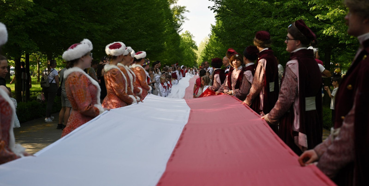 Biało - czerwona na Alei Orła Białego (Piotr Florek lca.pl