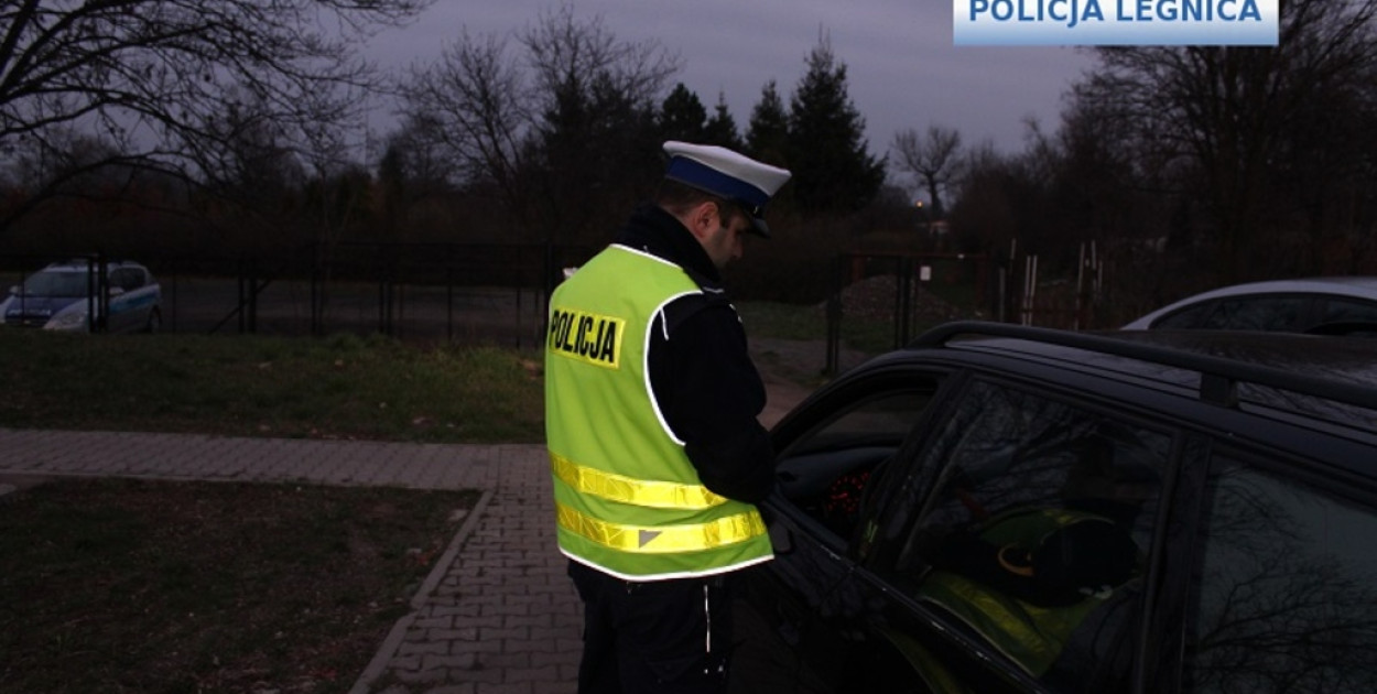 Policja (zdjęcie sytuacyjne, źródło: KMP Legnica)