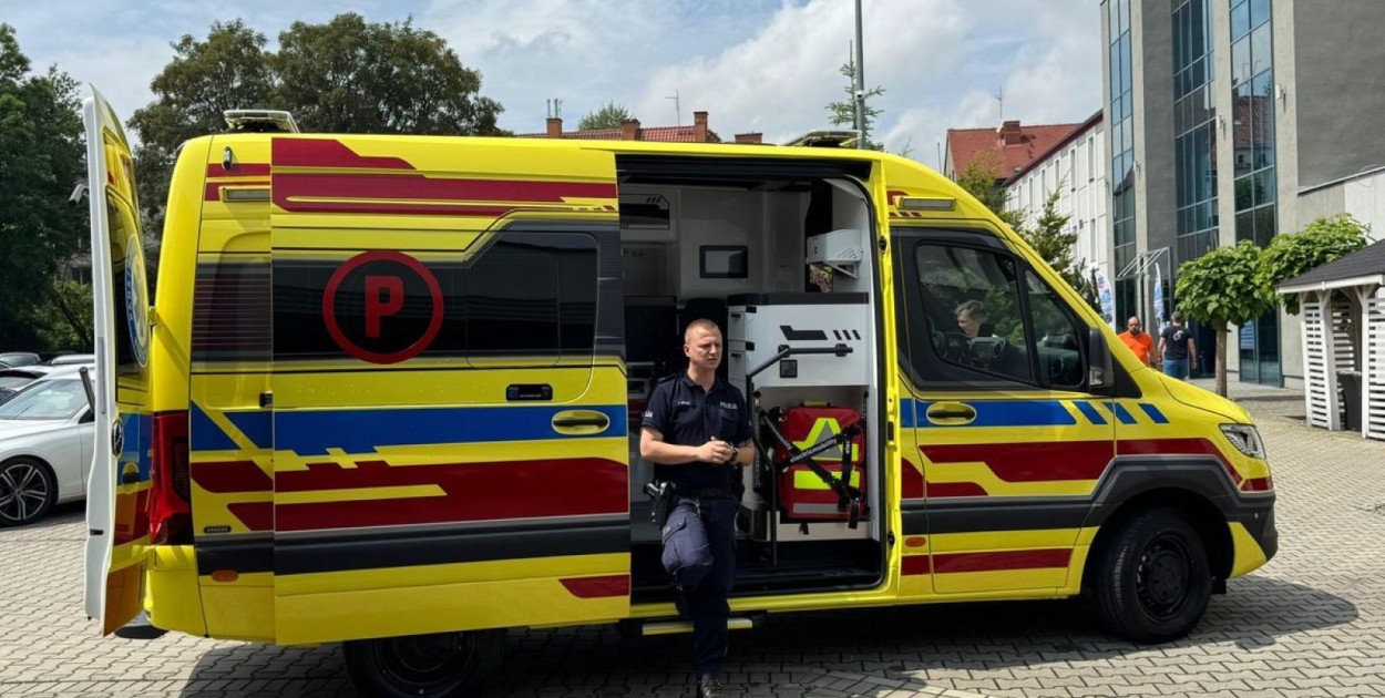 Policjant z Chojnowa na forum ratowników (źródło: KMP Legnica)