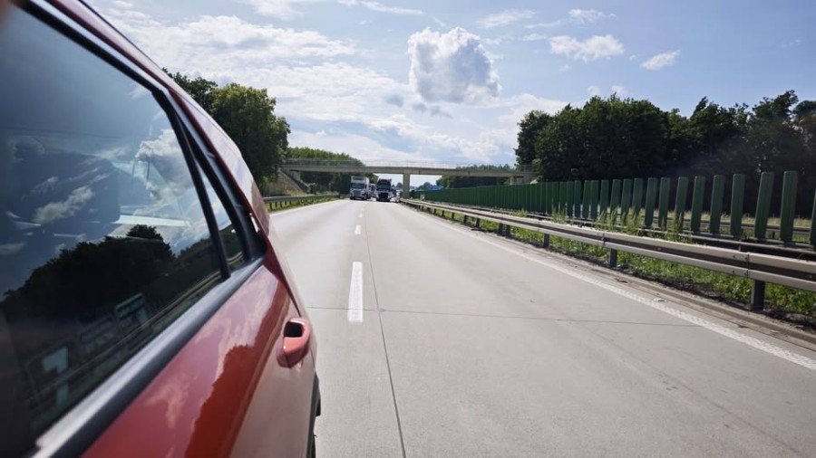 Inna groźna sytuacja, TIRy blokują dwa pasy A4