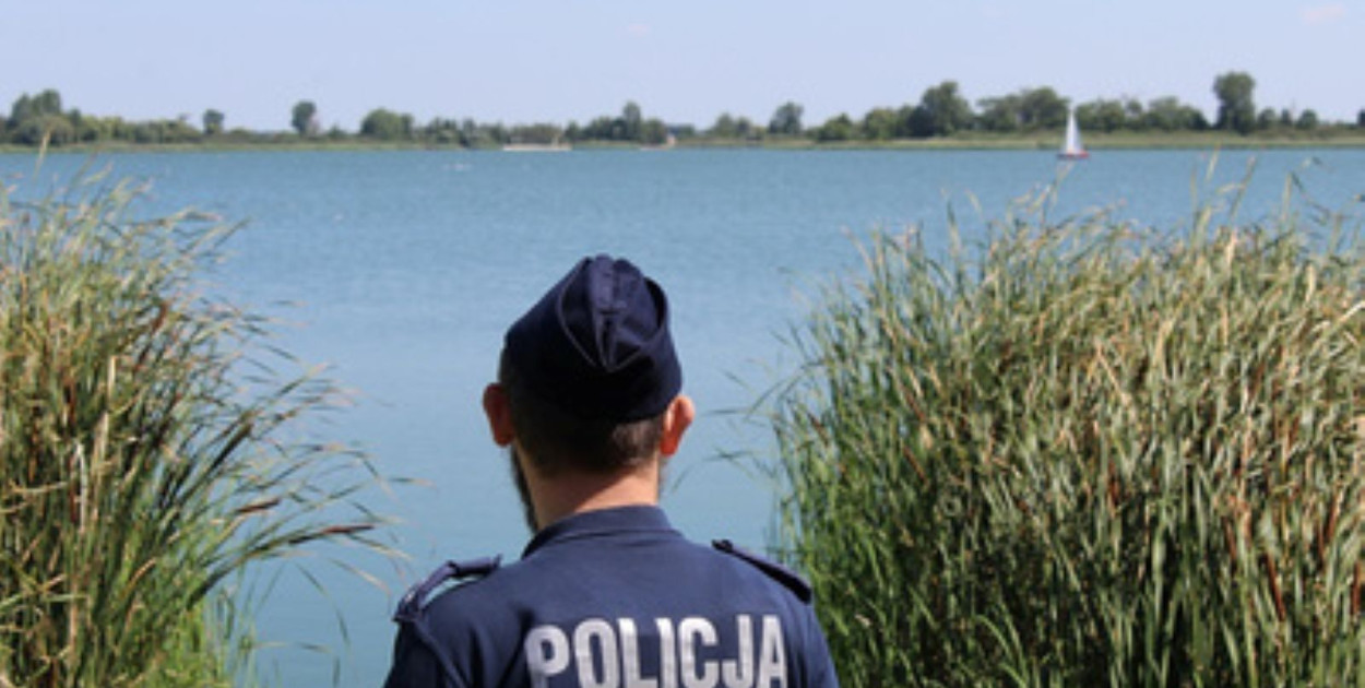 Policjanci czuwają nad bezpieczeństwem nad wodą (źródło: KMP Legnica)