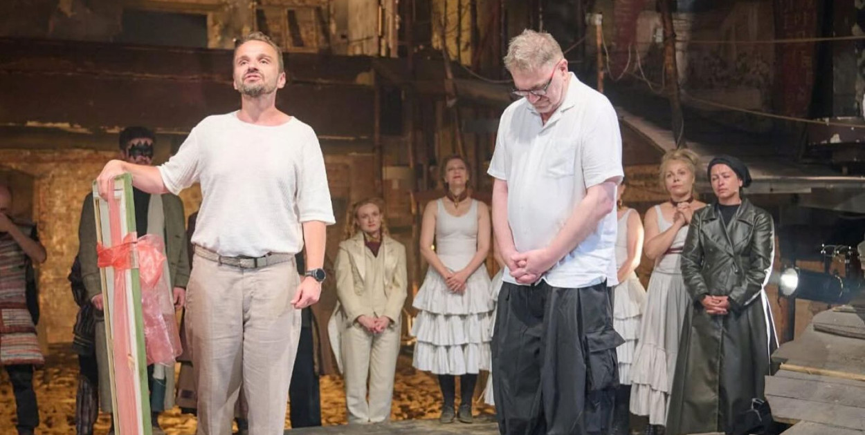 Zespół teatru i widzowie pożegnali Jacka Głomba (Karol Budrewicz)