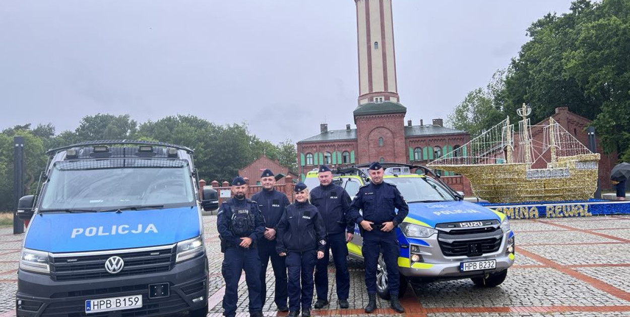 Policjanci z Legnicy w Rewalu (źródło: Komenda Powiatowa Policji w Gryficach)