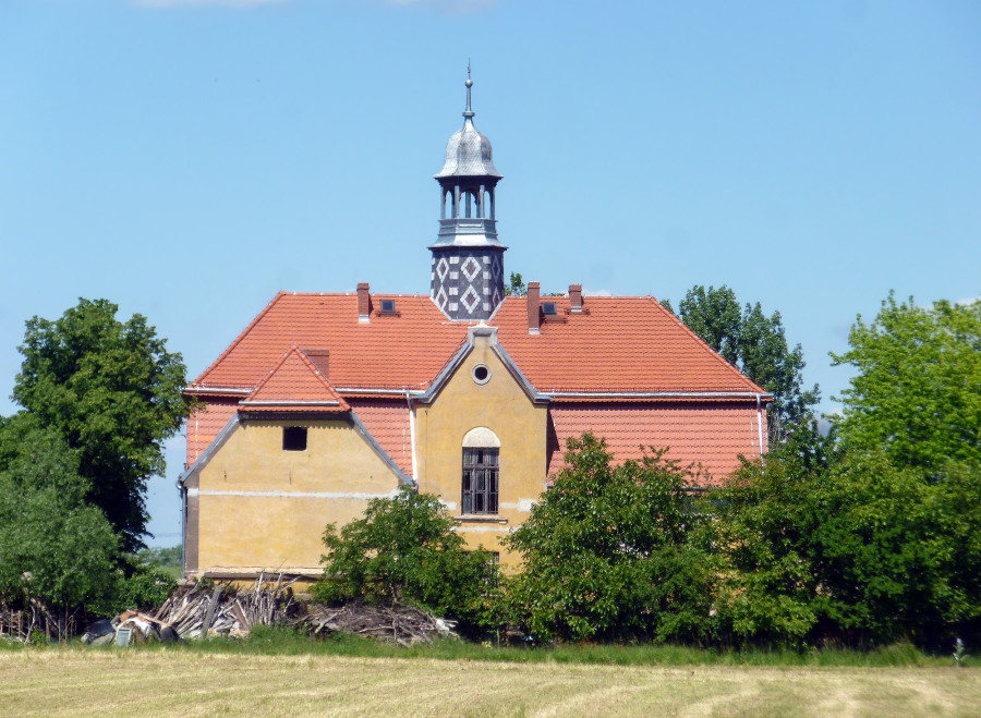 Zabytkowy pałac w Tyńczyku Legnickim  (KOWR)