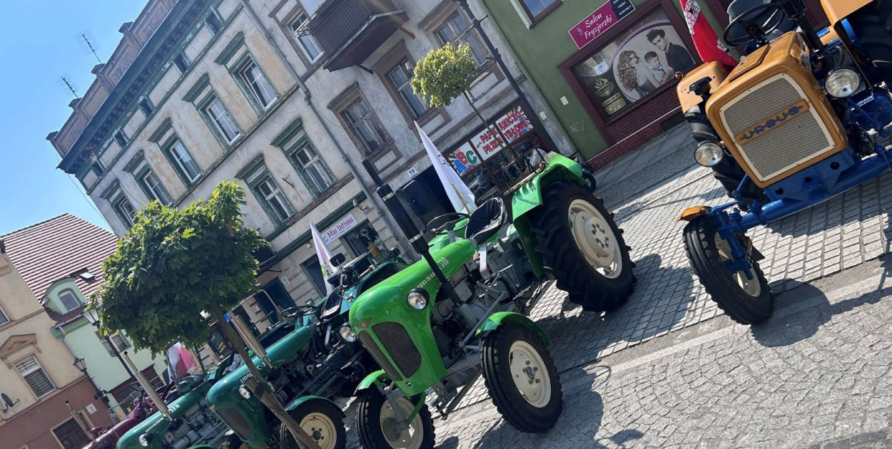 Zabytkowe traktory w centrum Prochowic (mat. prasowe)