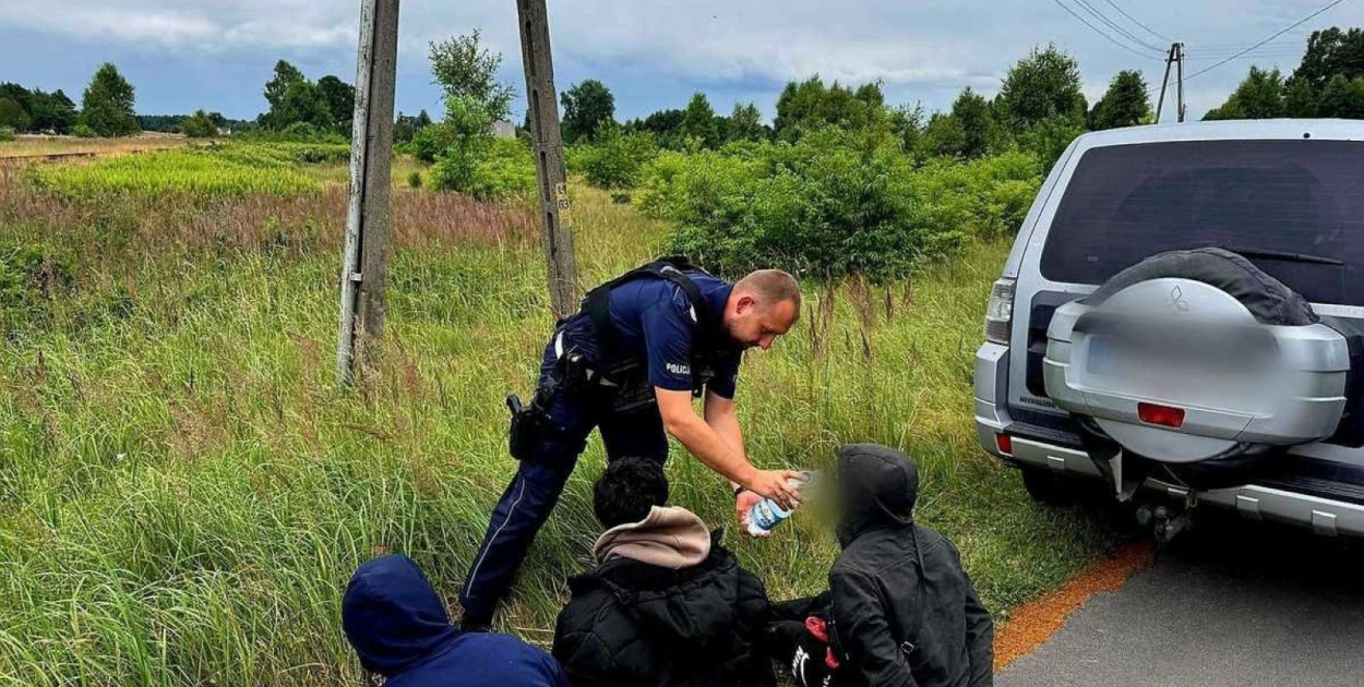 Policjanci zatrzymali trzech Afgańczyków w Starym Węglińcu (źródło: Policja Dolnośląska)