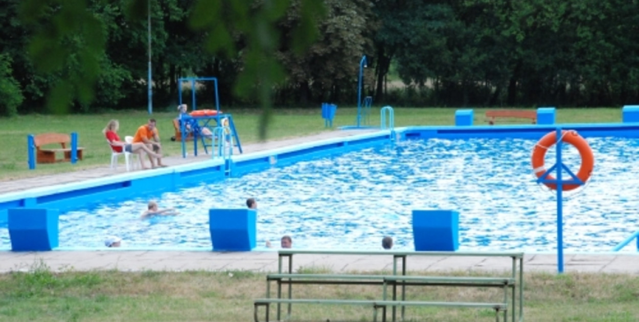 Basen Kąpielowy w Prochowicach ( arch. lca.pl)