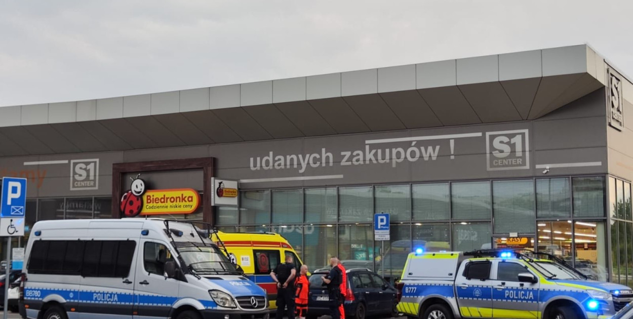 33-latka zatrzymana po kradzieży rozbójniczej. Policja szuka jej wspólnika (źródło: lca24)