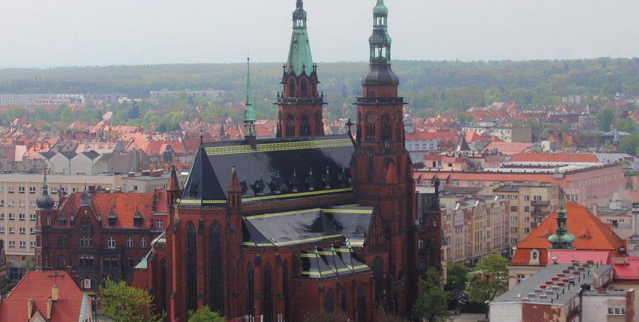 Kościół świętych apostołów Piotra i Pawła (Wojciech Obremski lca.pl)
