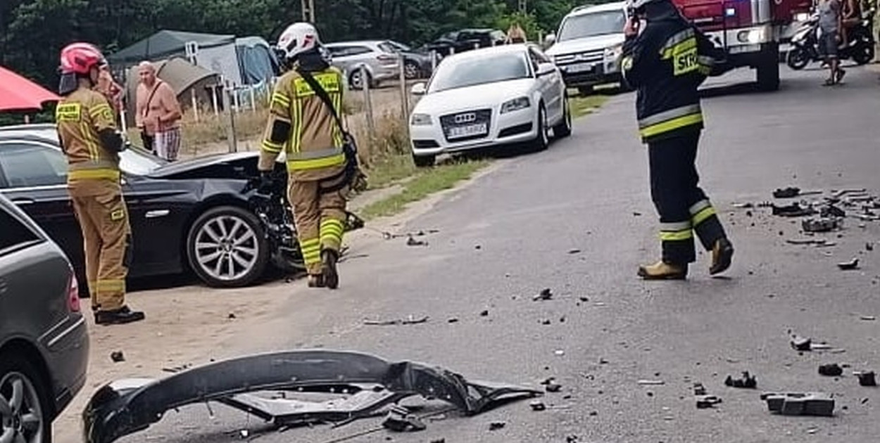 Kolizja dwóch samochodów przy kąpielisku w Rokitkach  (osp rOKITKI)