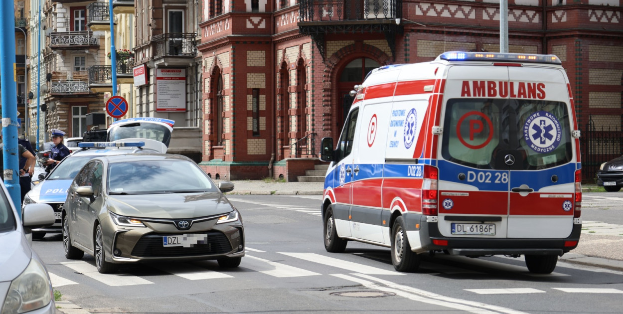 Potrącenie na przejściu dla pieszych na Złotoryjskiej (WO)
