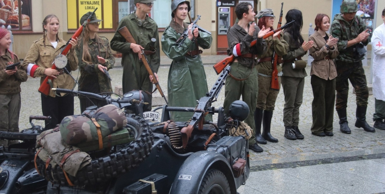 Inscenizacja Powstania Warszawskiego (WO)
