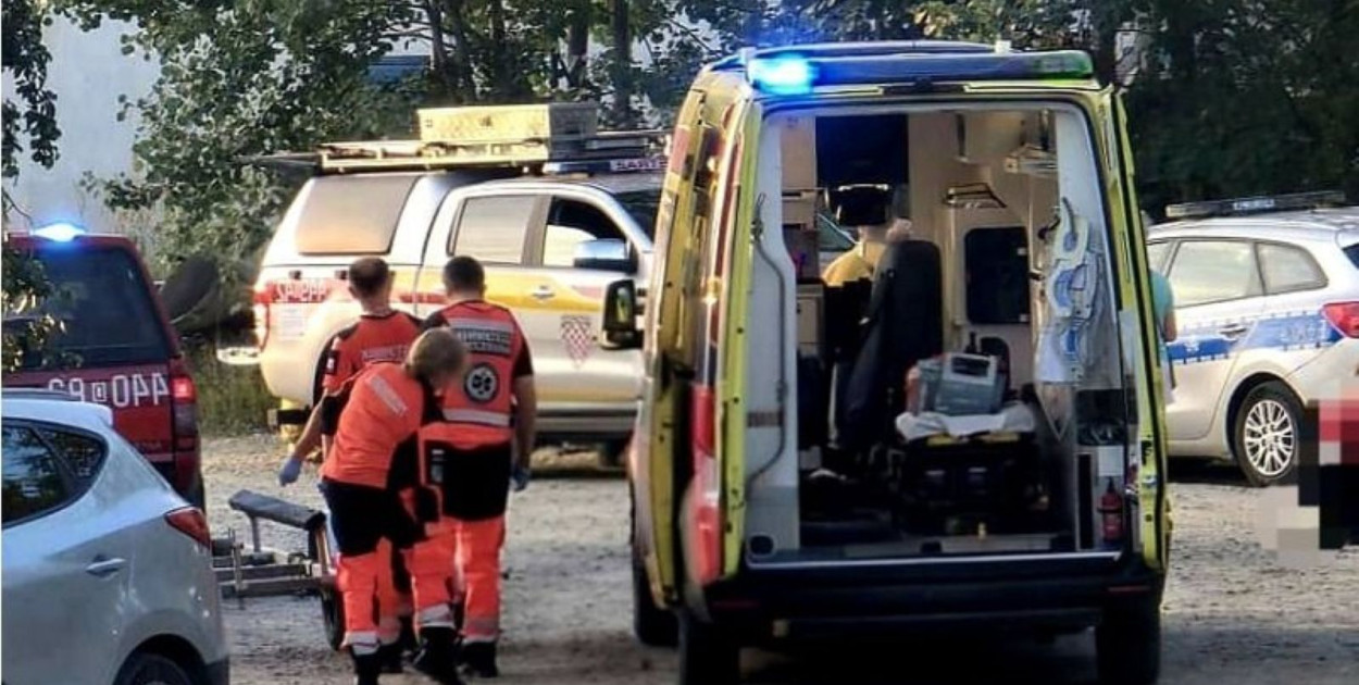 Tragedia w Zimniku. Mężczyzna utonął po upadku ze skalnego brzegu (źródło: Policja Dolnośląska)